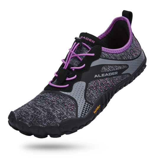 Women‘s Barefoot Trail Running