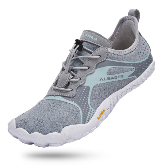 Women‘s Barefoot Trail Running